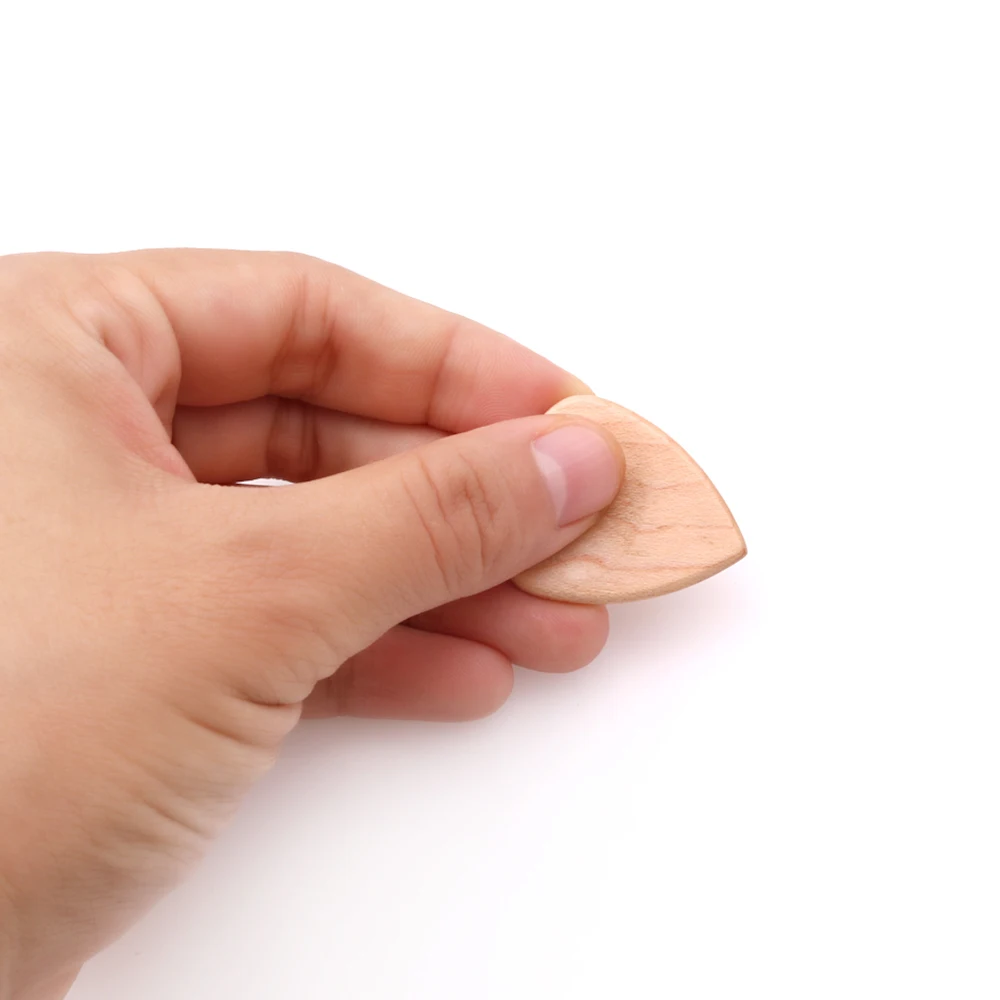 

Guitar Metal Capo with Pin Puller for Acoustic Folk Classic Guitar Ukulele Accessories with 2pcs Wooden Picks