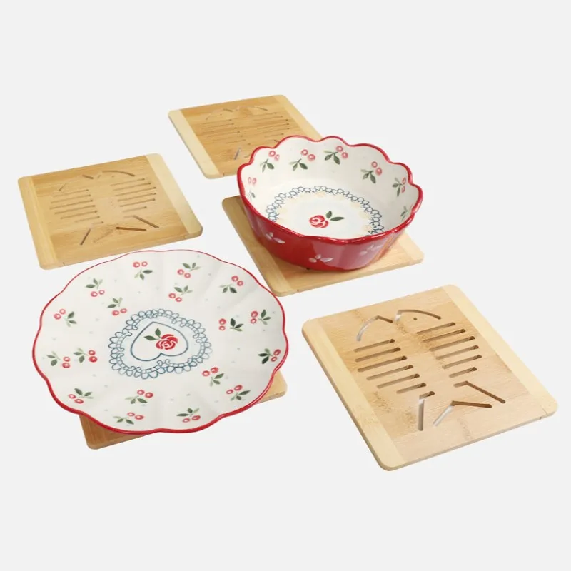 

4pcs Bamboo Fish-shaped Hollow Table Coasters Hot Pad Table Mat Set Dining Insulation Non-slip Anti-scalding Kitchen Accessories