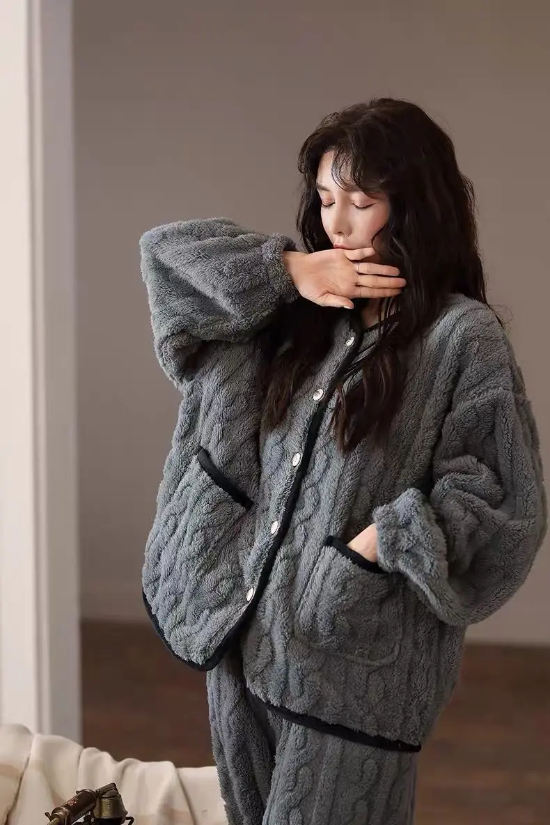 2021 New Plush Thickened Coral Velvet Pajamas Women's Autumn and Winter Flannel Winter Warm Women's Home Clothes Women's Pajamas