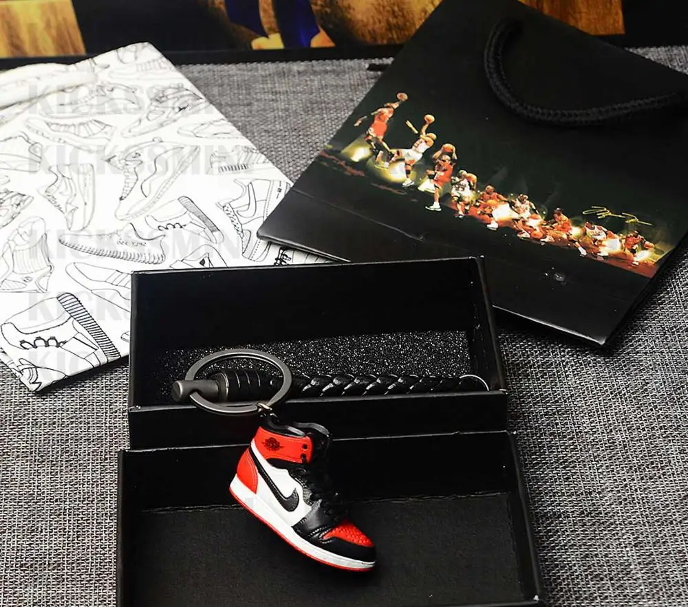 a shoe w rope Персональный DIY Air Jordan " разбитая задняя панель" часть 1 3D кроссовок фигурный брелок сумка коробка Подвеска для пары Кукла аксессуар - Цвет: a shoe w rope
