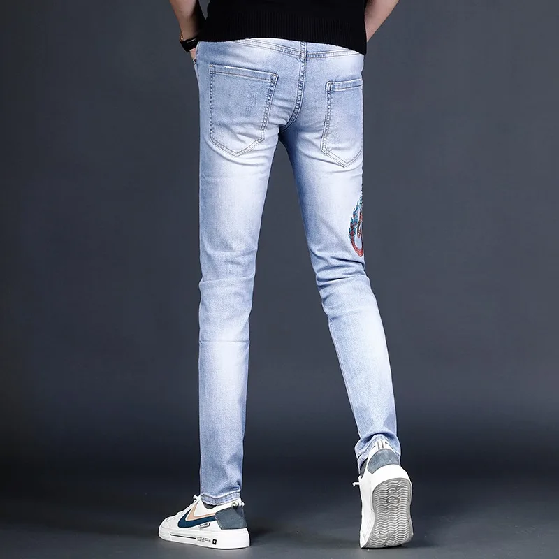 2022 New Summer Jeans Men Fashion Dragon Embroidered Pants Light Blue Jean Streetwear Casual Slim Fit Denim Trousers