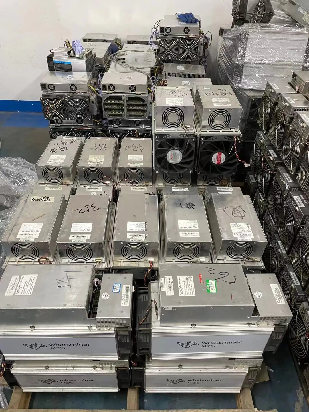 Майнер AntMiner S9 13 5 T б/у с блоком питания 1800 Вт биткоинов Asic BTC BCH лучше чем Antminer t 14t S9k