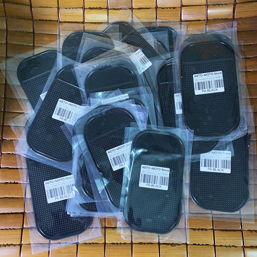 Противоскользящие коврики на приборную панель автомобиля (3 штуки) нескользящие