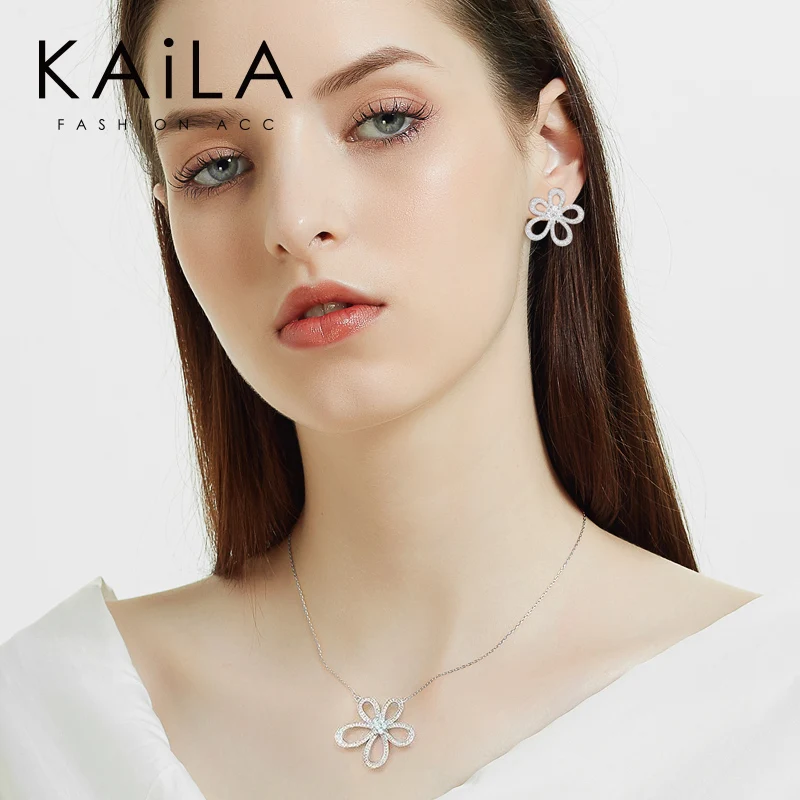 

Hollow flower earrings women's summer temperament high-level light luxury design French online celebrity 2021 new tide earrings