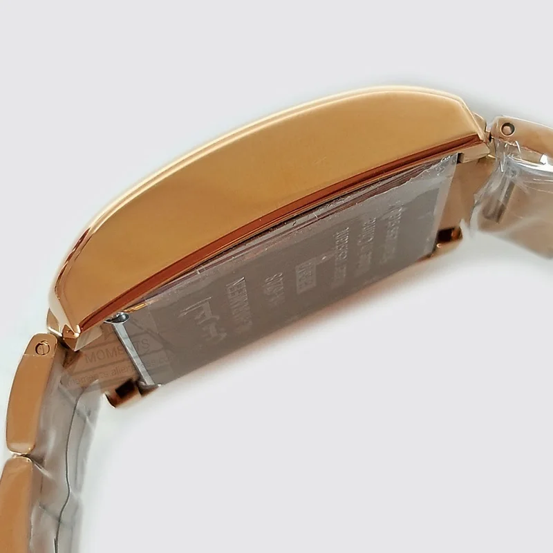 Запрограммированные для молитвы часы мусульманского мужчины и женщины с