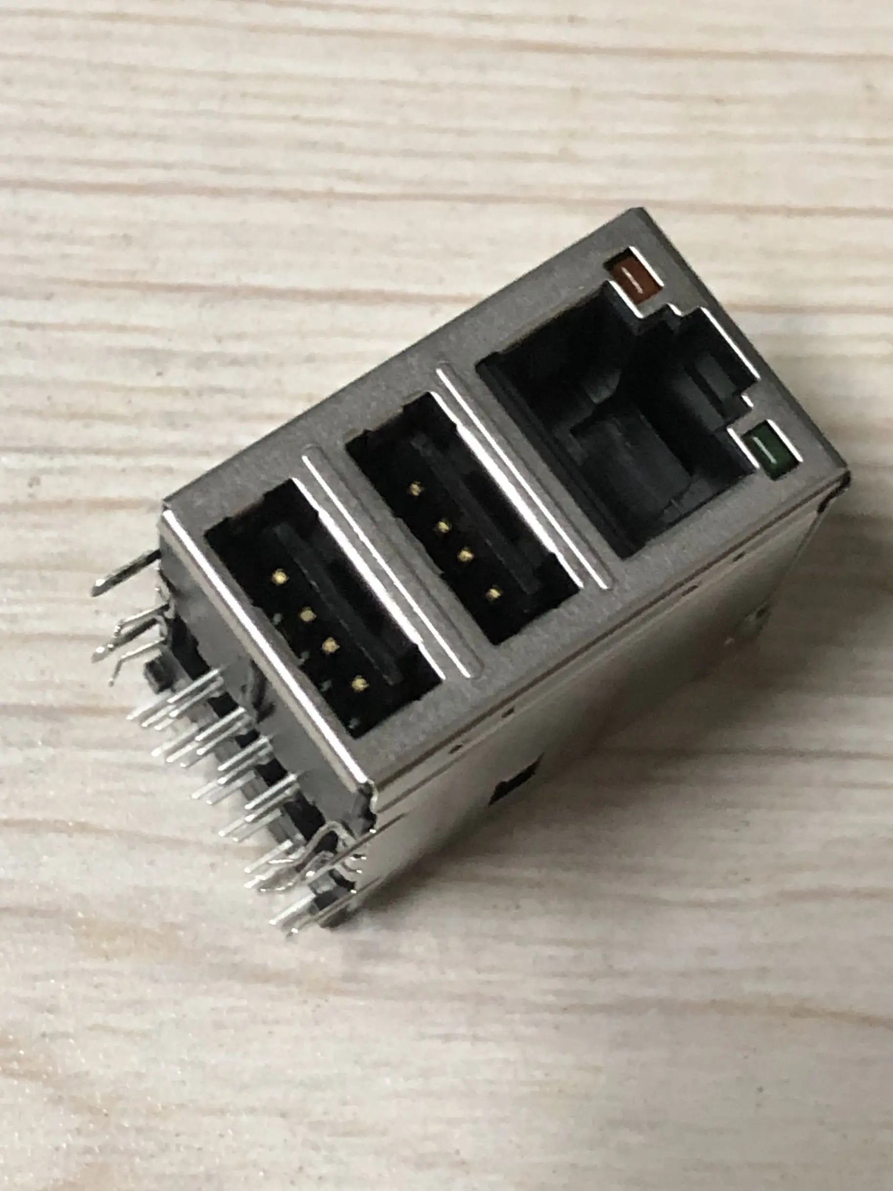 100% новый и оригинальный FOXCONN RJ45 + USB JFM38U1H F2V4 4H|Запасные части| |