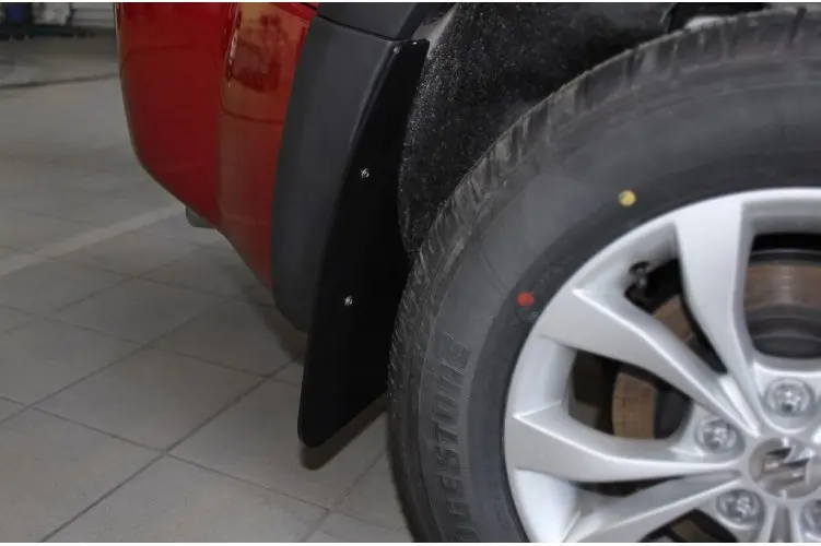 Брызговики Suzuki Grand Vitara 2008-2012. Пластиковые накладки для защиты от грязи |