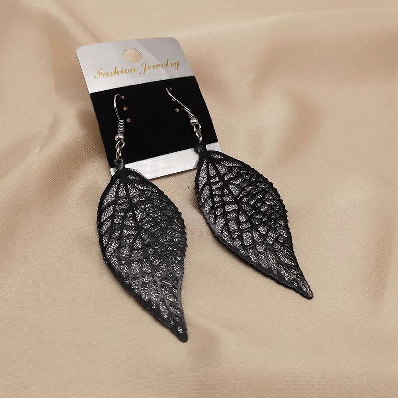 

Серьги женские длинные золотистые с листочками, 2021