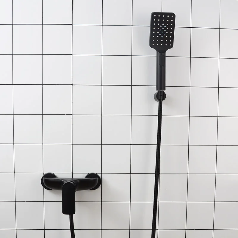 Смеситель для ванной комнаты с ручной душевой головкой набор настенный черный