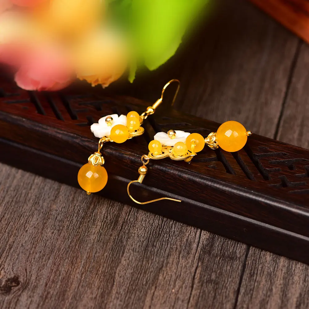 Темпераментарные маленькие свежие желтые серьги-подвески с кристаллами личные