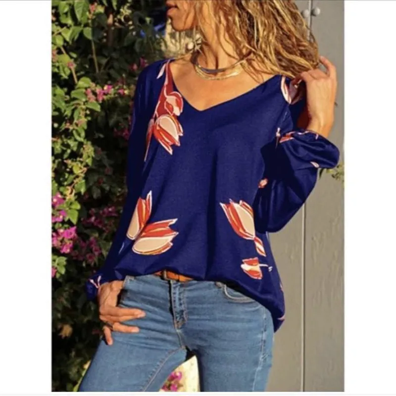 Женская рубашка с цветочным принтом Blockbuster длинным рукавом и v-образным вырезом |