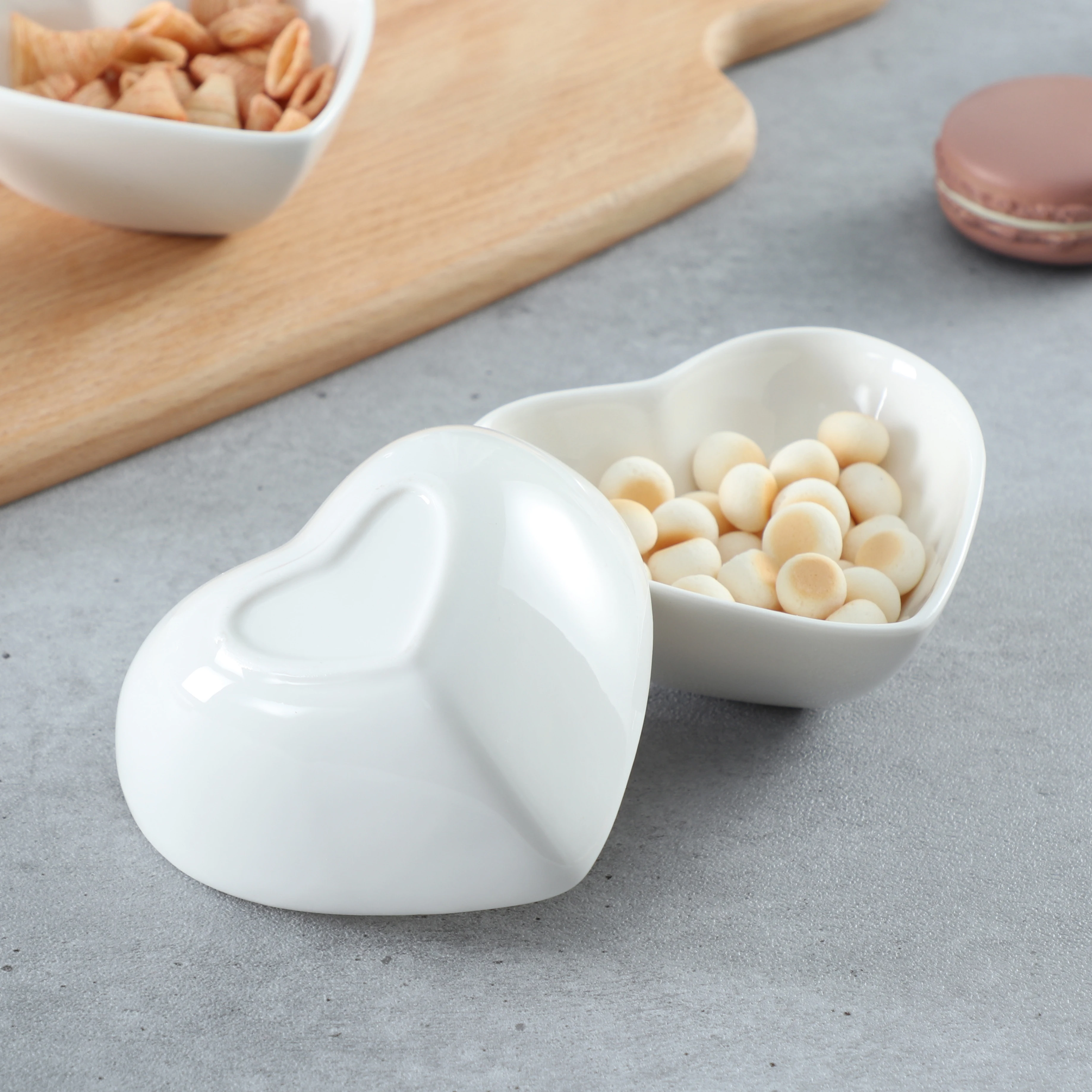 Керамическая миска в форме сердца маленькая боковая для приправ подставка суши