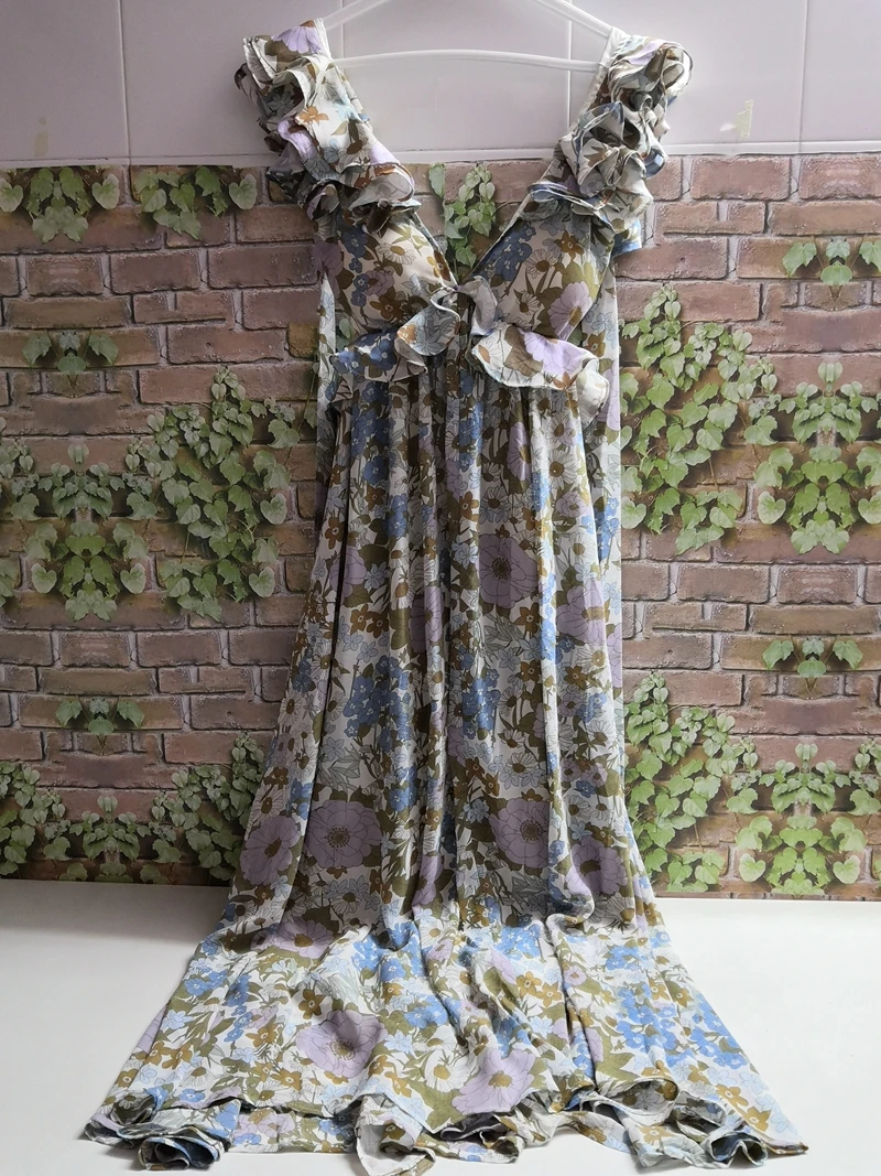 

woman long maxi dress runway 2020 vintage print beach dresses