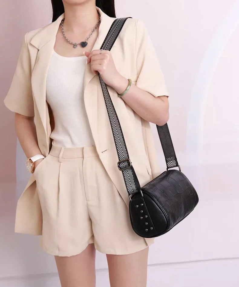 

New wide band alligator pillow bag fashion Messenger Shoulder Bag rivet cylinder bag