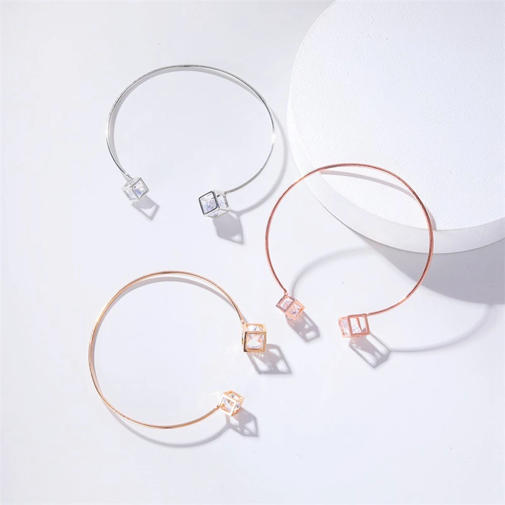 

Simple Metal Square Bracelet Temperament Ladies Zircon Geometric Opening Bracelet