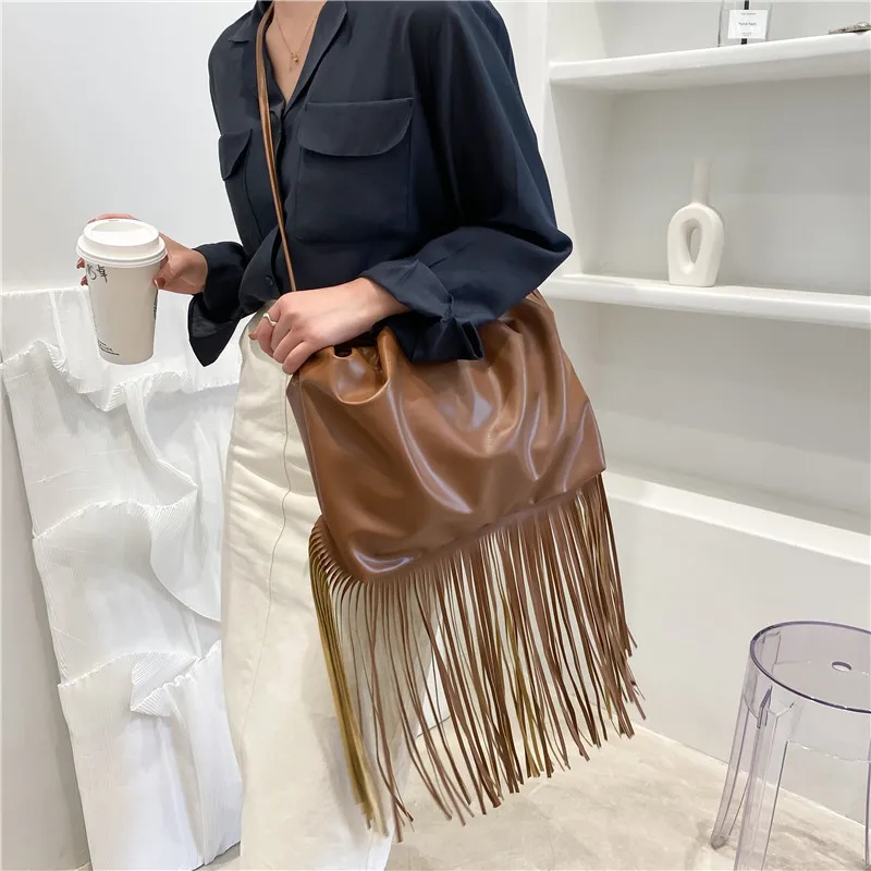 

Bohemian Large Capacity Female Pu Leather Shoulder Messenger Bags Girls Ladies Tassel Crossbody Bag Solid Color Women Handbags