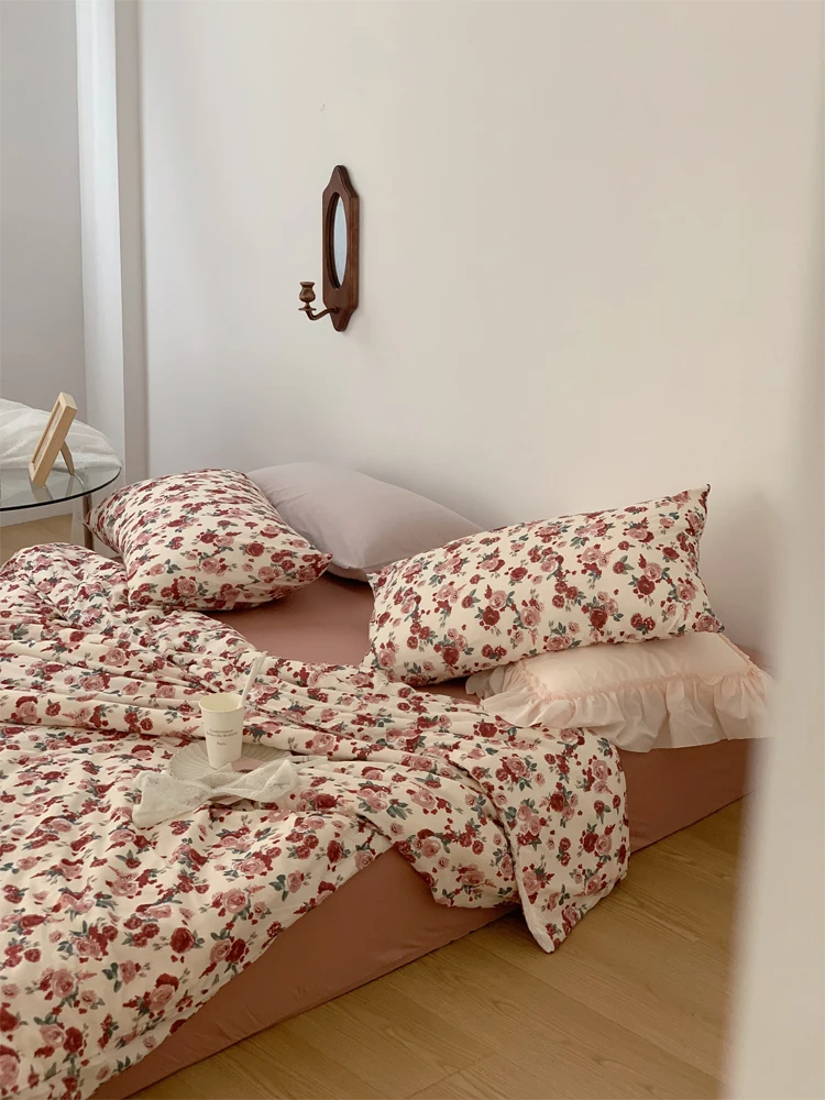 

Super Soft Cotton Knitted Cotton Bare Sleeping Four-Piece Retro Printed Rose Cotton Quilt Cover