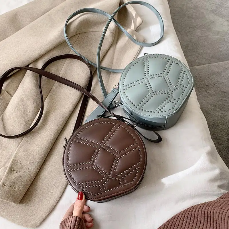 

Rivet Round Shoulder Crossbody Bags for women 2019 Small Money Purse Women Bags Female Circular Fashion Designer Handbag Bolsa