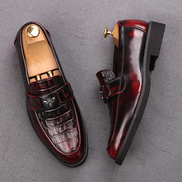 Новинка Очаровательные кожаные мужские туфли с острым носком и металлическими