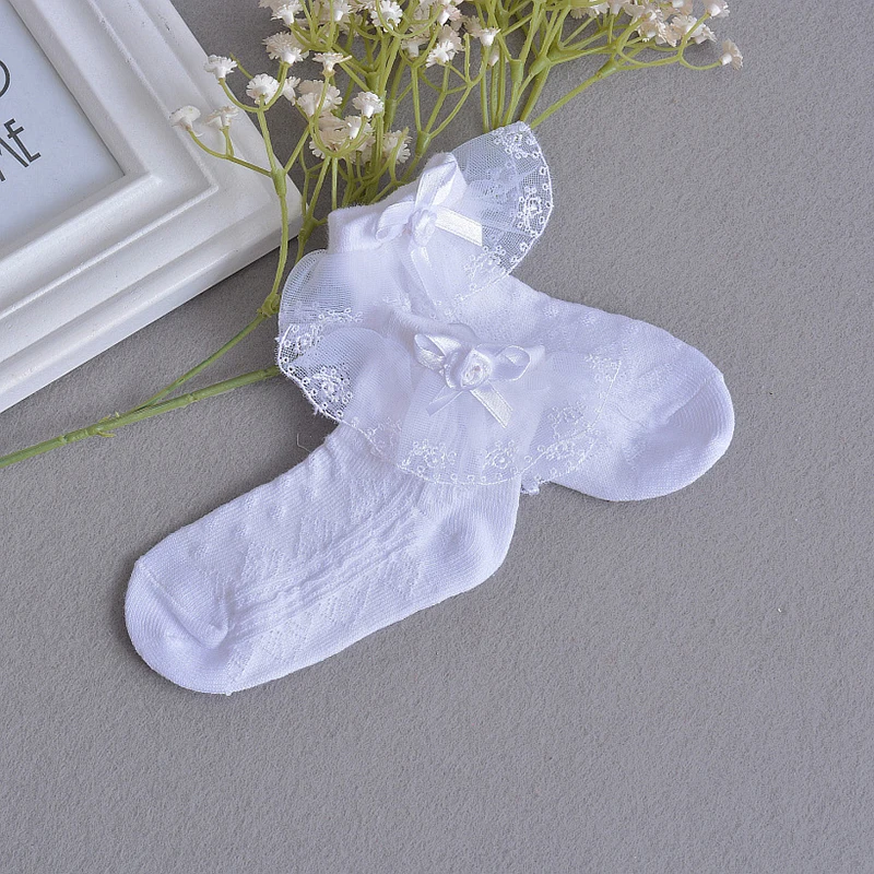 White Socks Детская шапка Чепчик для крещения белый жемчуг с бисером оборка отделка От 0 до 1 года детские аксессуары Атлас крещение чепчик шапки для новорожденных - Цвет: White Socks