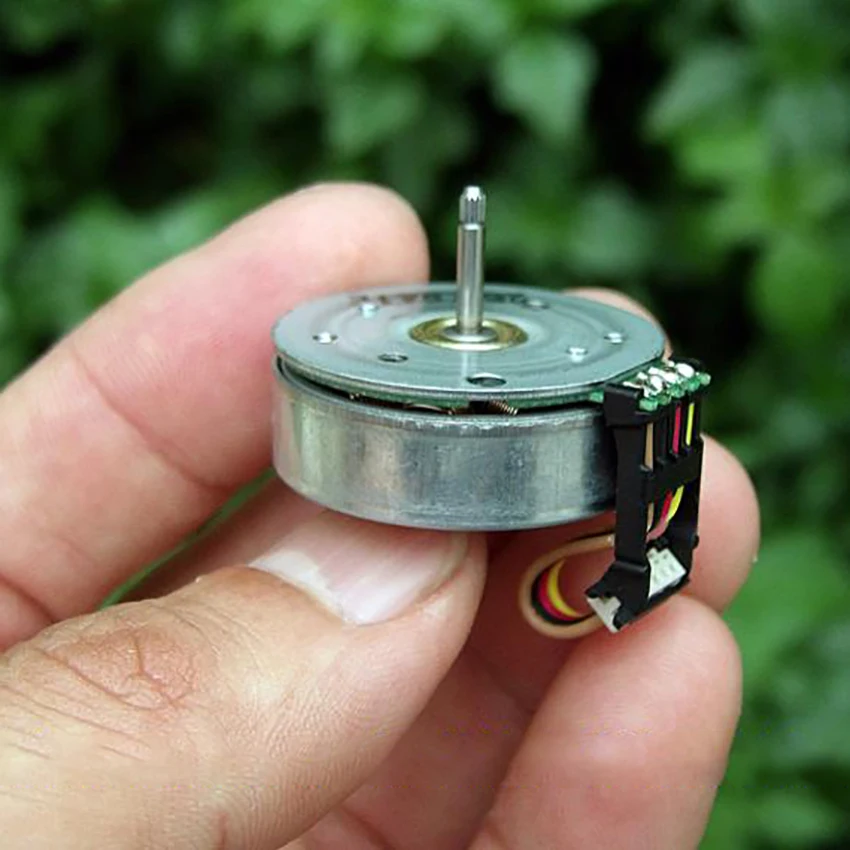 Бесщеточный двигатель постоянного тока без зала трехфазного четырехпроводного