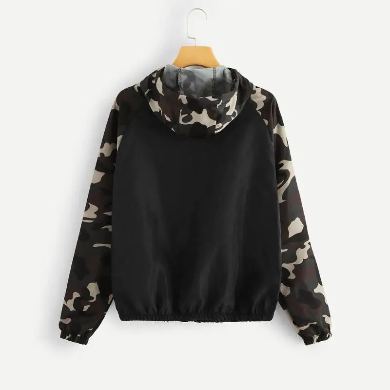 Женская тонкая куртка с камуфляжным принтом для отдыха длинным рукавом весна