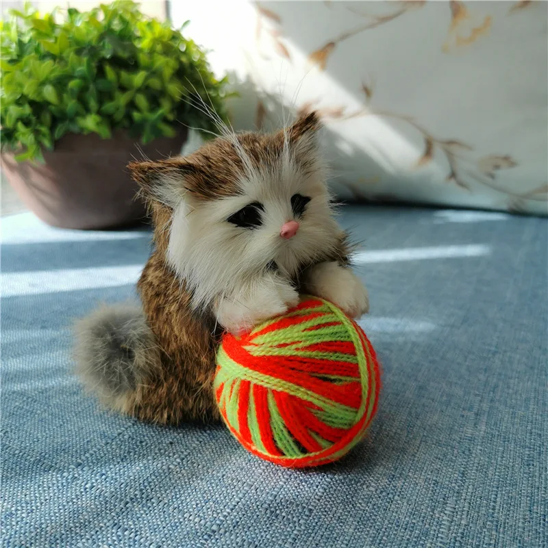 Реалистичная милая игрушка для кошек пушистые коты играют с шерстяным шариком