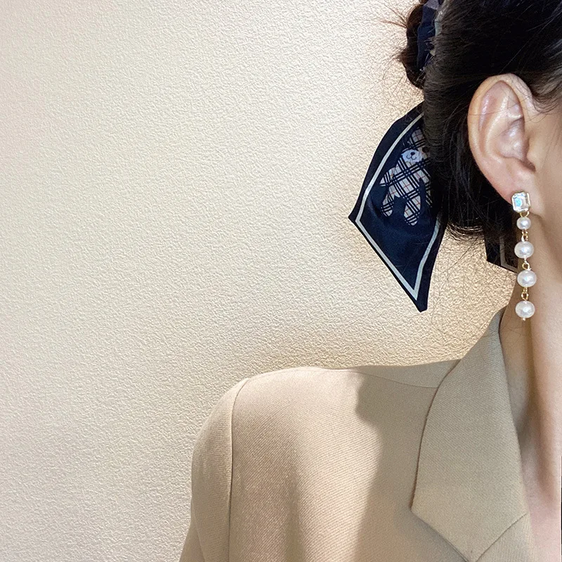 

Long Tassel Rhinestone Earrings Retro Pearl Earrings Female Temperament High-End Stud Earrings Trend