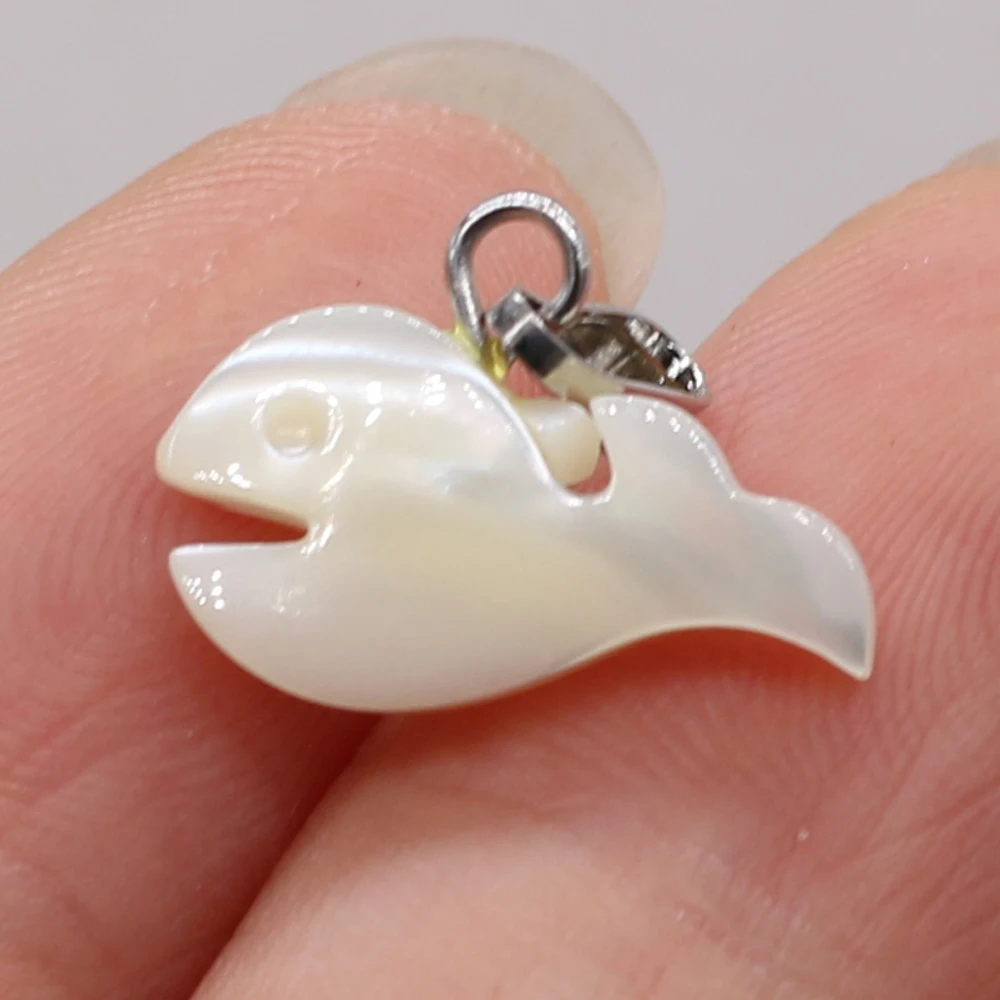 

Hot Selling Natural Shells, A Variety of Carved Shell Boutique Pendants, Making DIY Fashion Charm Necklace Bracelet Jewelry 4pcs