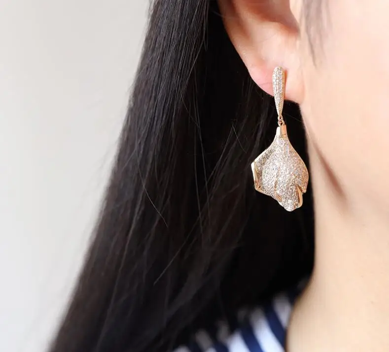 

New Flower Earrings Fashion Temperament Shiny Zircon Three-dimensional Bud Ear Jewelry