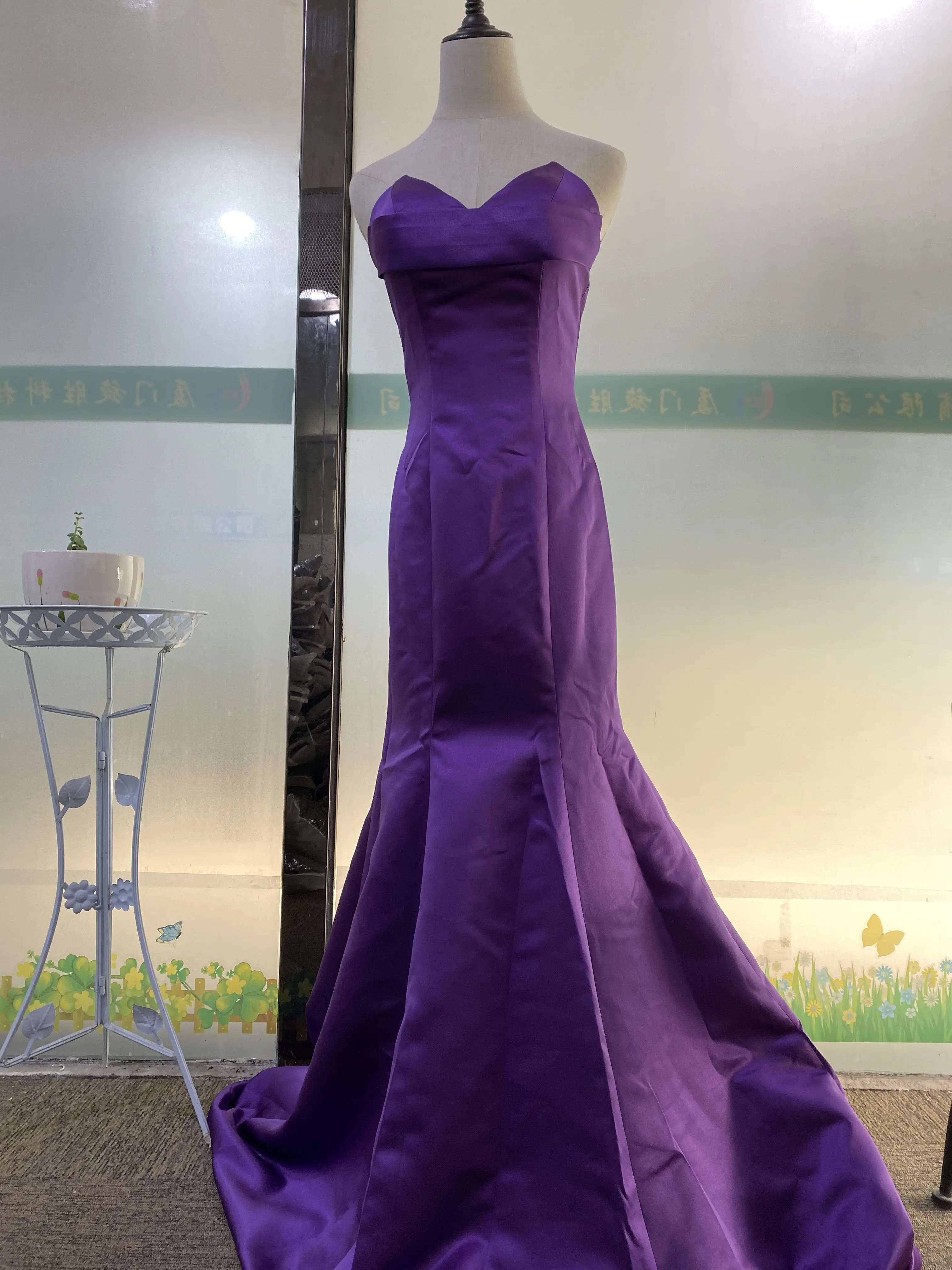 Новинка 2018 сексуальное атласное платье без бретелек на шнуровке облегающее