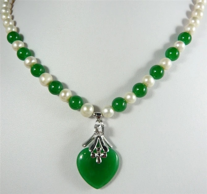 

pretty 7-8mm mixed white pearl & green jade bead +green heart jade pendant necklace