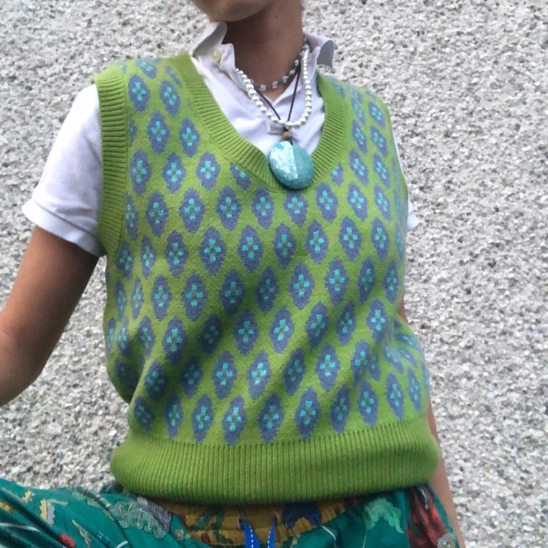

SUCHCUTE Vintage Printed O Neck Sweater Vest Women Sleeveless Casual Winter Tops Aesthetic Sweaters Streetwear Girls Outfits Y2K