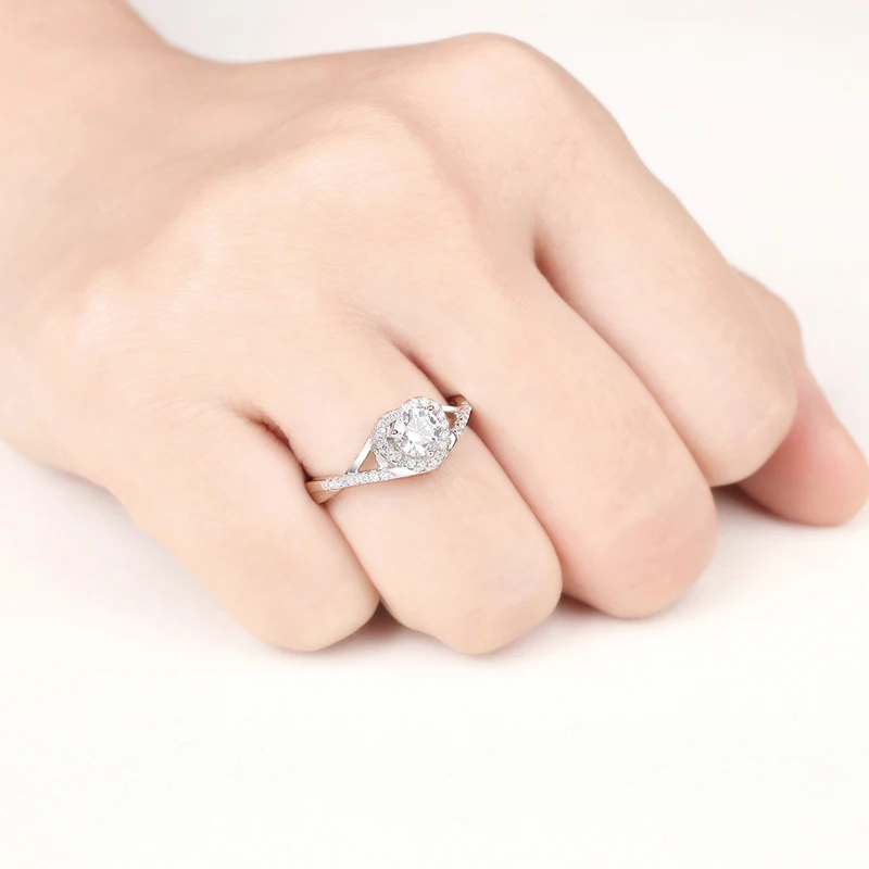 

Female heart-shaped ring standard 925 sterling silver plated platinum white gemstone size can be adjusted for lovers girlfriend