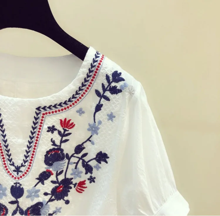 Летние женские топы и блузки рубашки белая Свободная блузка с цветочной вышивкой