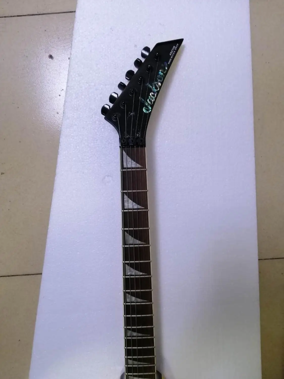 Бесплатная доставка электрогитара серий 6 желтое корпус черная фурнитура можно