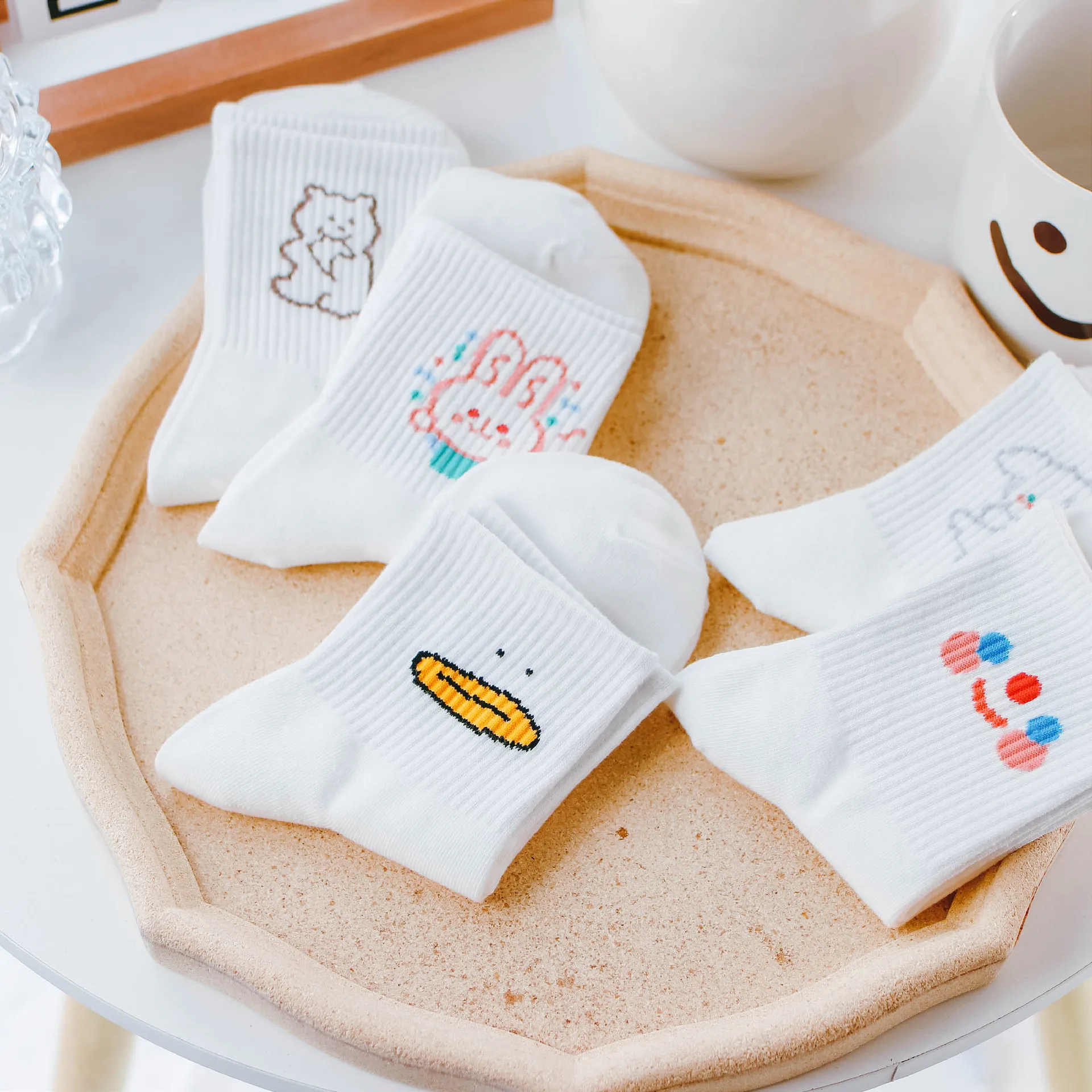 

Sweet School Girls Cute Cartoon Rabbit Bear Lip Smile White Socks Female JK Outfits Casual Midi Tube Cotton Socks