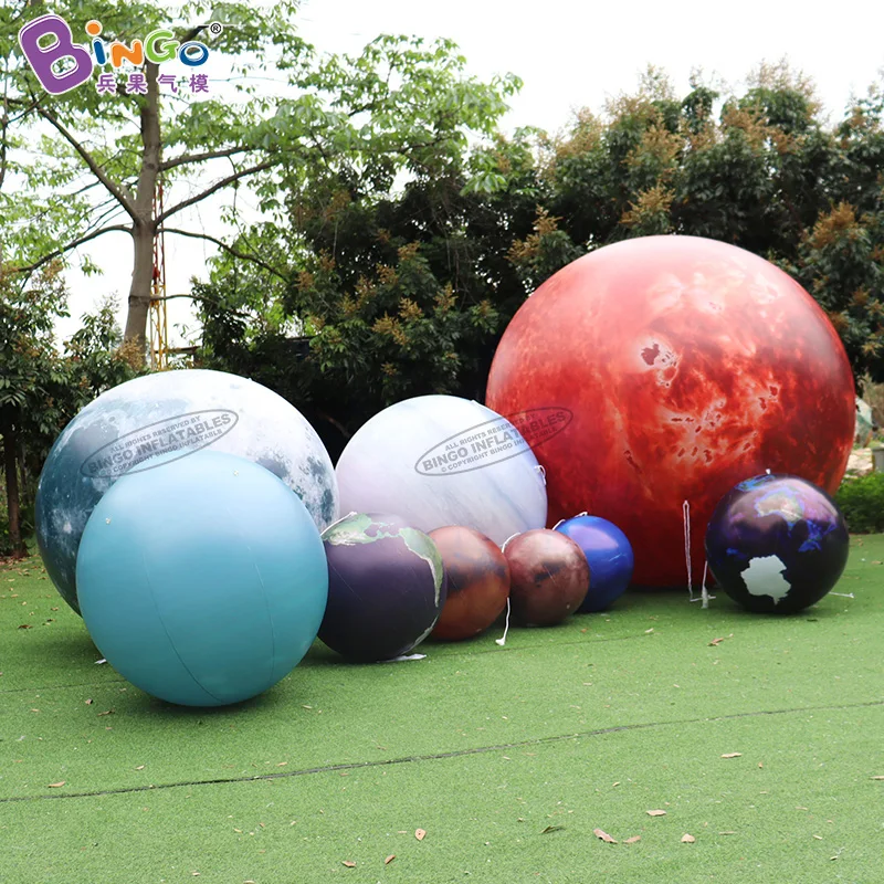 Pallone gonfiabile a tenuta d'aria su misura del pianeta di dimensione con le luci principali PVC che appende la terra sigillata ad aria del sole della luna per la decorazione