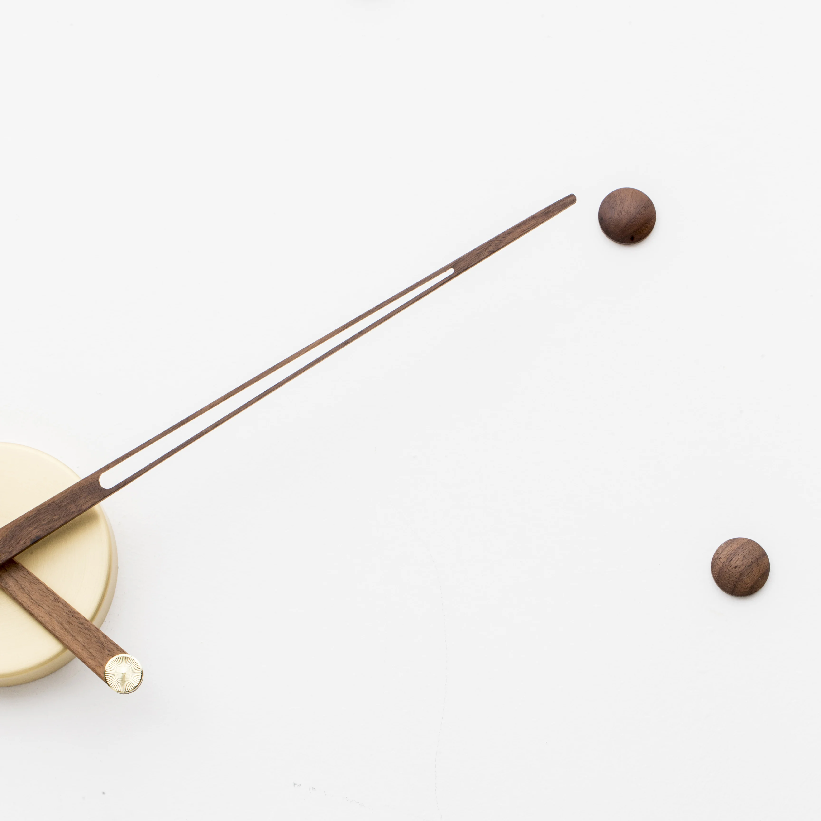 

Nordic Hole-Free Diy Wall Clock Silent Spain Wall Clocks Home Decor Walnut Large Pointer Wall Clock Decorative Items for Home 50