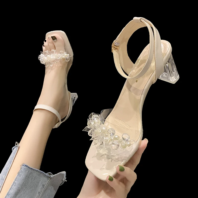 

Женская изящная обувь на плоской подошве с жемчугом и квадратном каблуке женские сандалии на каблуках новые летние женские босоножки на ре...