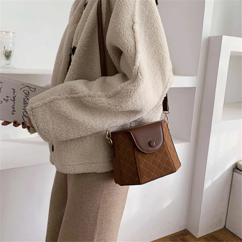 Женская брендовая сумка оригинального дизайна на плечо премиум-класса осень и