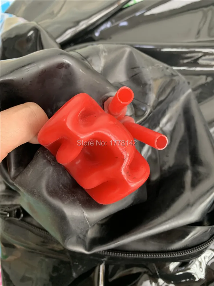 Черный латексный костюм кошки с пальцами полностью закрывающий сетчатые глаза