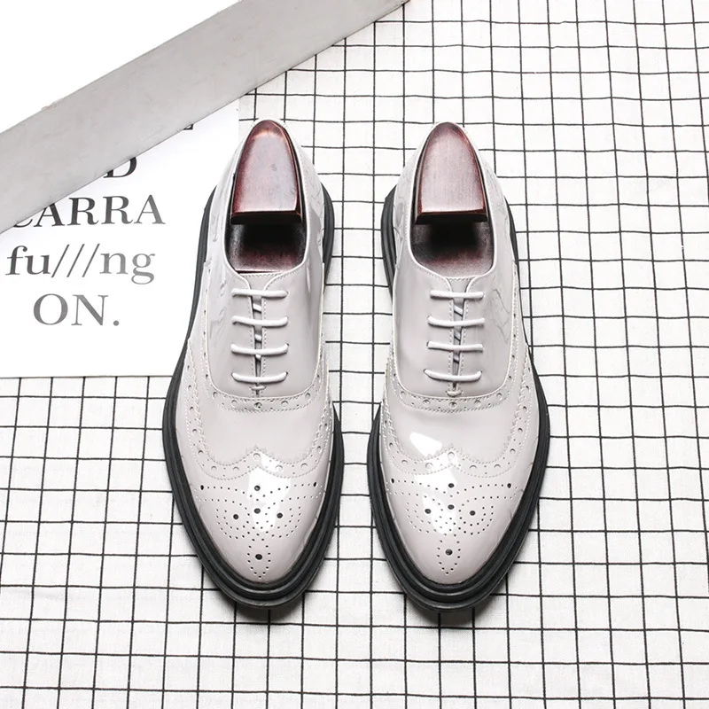 

men's fashion wedding party dresses patent leather shoes carving brogue oxfords shoe black white sneakers zapatos de hombre mans