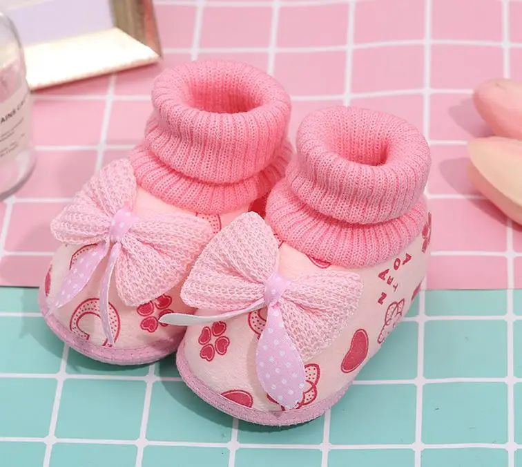 Детские Нескользящие ботинки плюшевая обувь для прогулок на шнуровке с бантом 3