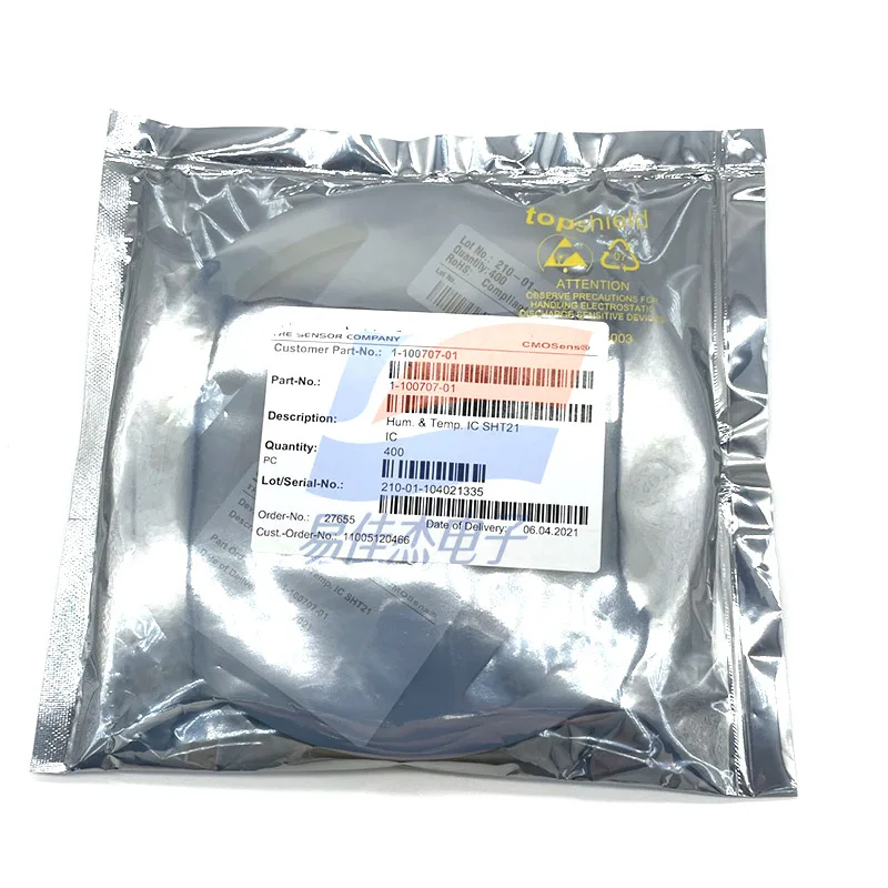 Электронные компоненты установленные на плате датчик температуры и влажности