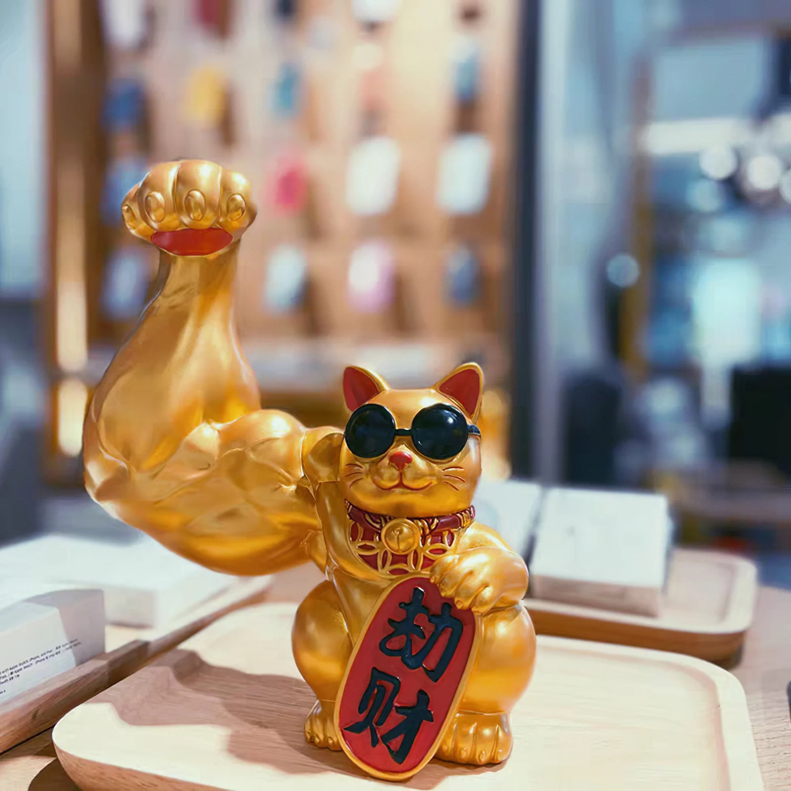 

Cute Animal Small Muscle Arm Lucky Cat Ornaments Golden Resin Crafts Living Room Decoration Gift Creative Modern Home Decoration