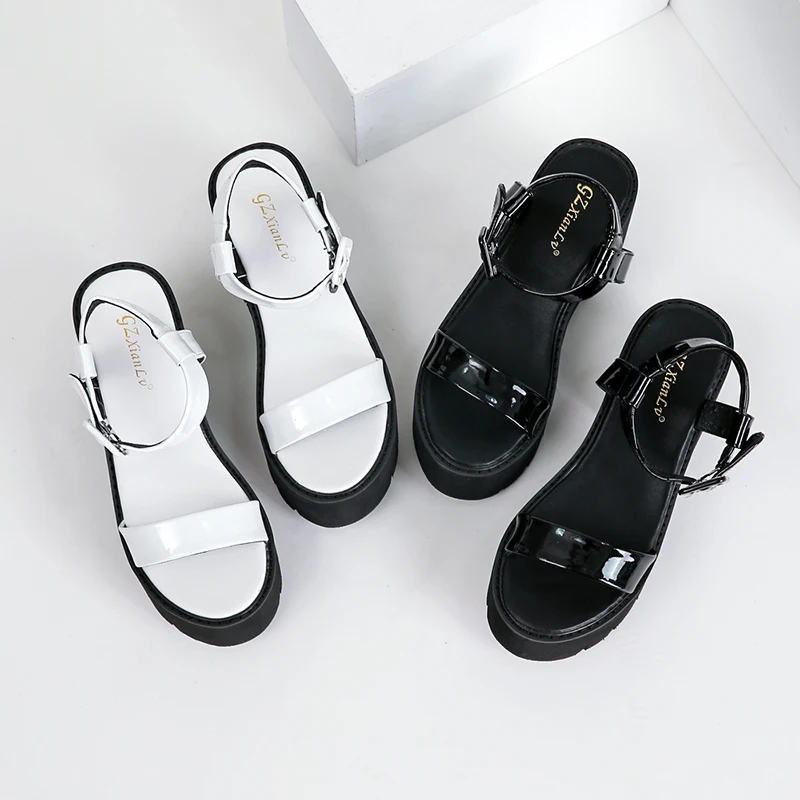 Модельные туфли винтажные с пряжкой в стиле панк готические на платформе