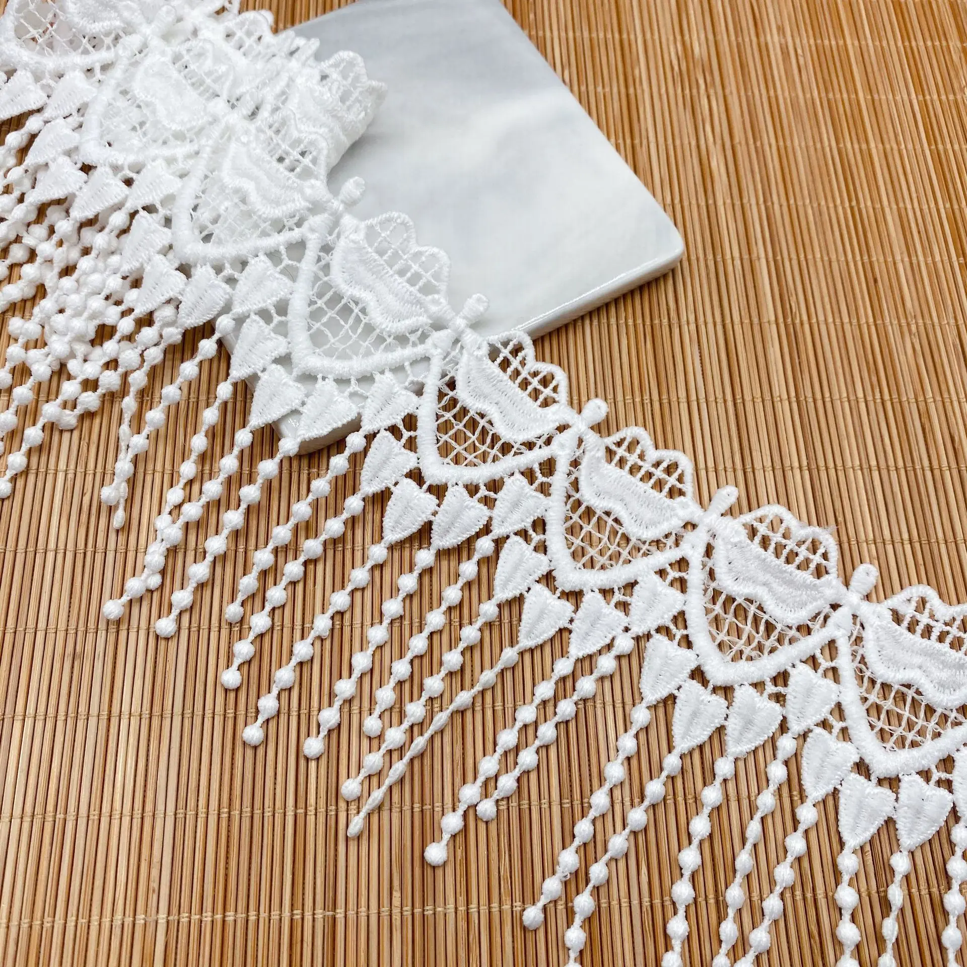 

10Yards Newest Fashion Guipure Heart Lips Applique White Tassel Lace Trim Sewing DIY Crochet Embroidered Craft Net Trim Ribbon