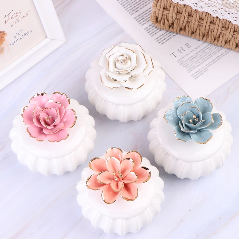 

Коробка керамическая с крышкой для хранения цветов