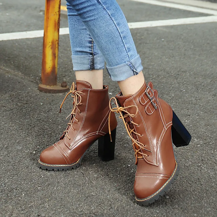 

Женские ботинки с ремешком и пряжкой, на толстом каблуке